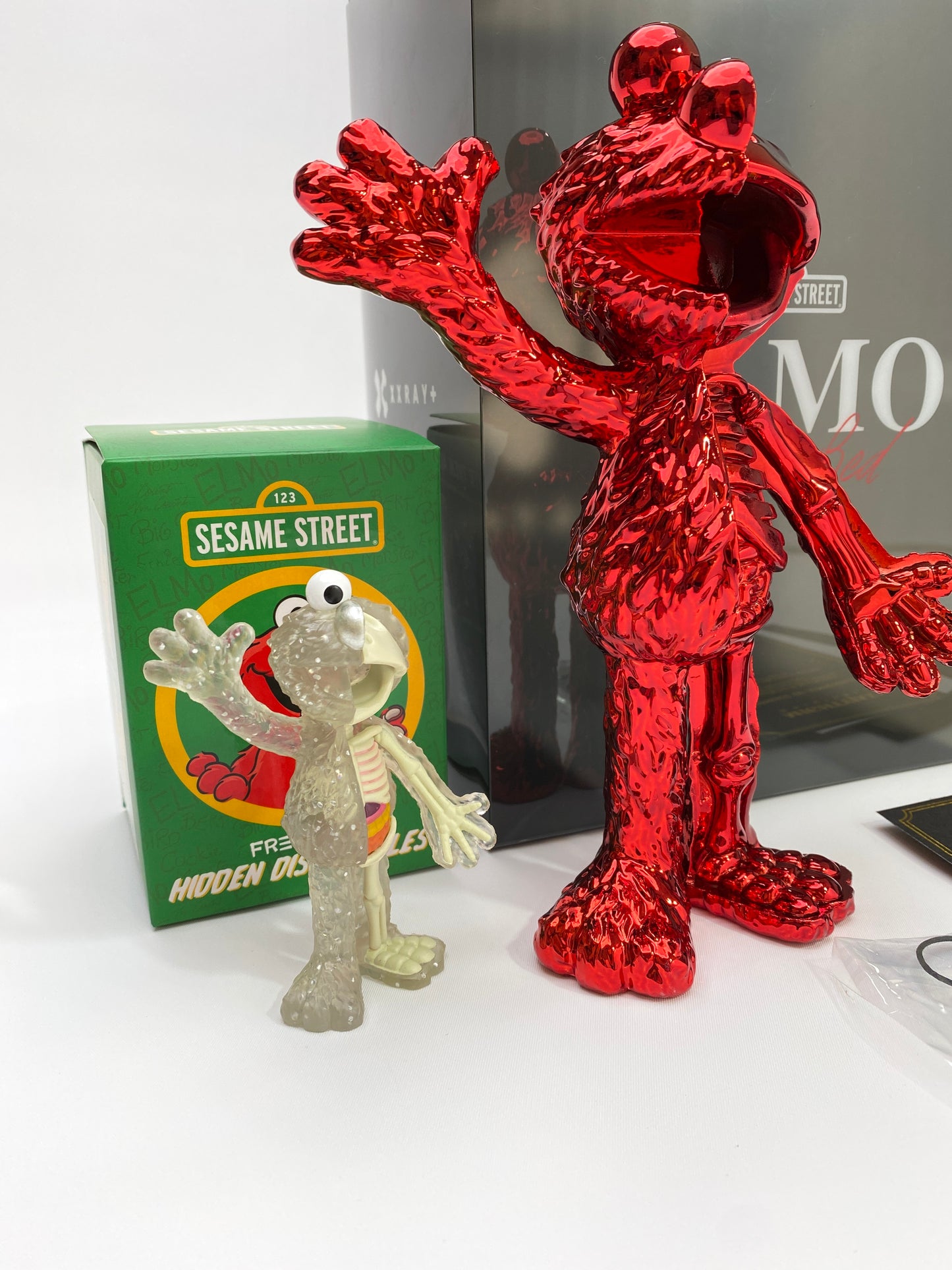 Mighty Jaxx XXRay Jason Freeny Elmo Chrome Red and Clear Glitter Vinyl Front Detail